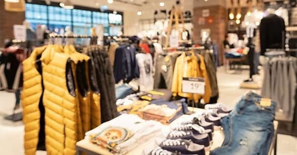 Les ventes en ligne du marché de l'habillement bondissent de 80 % en 2022
