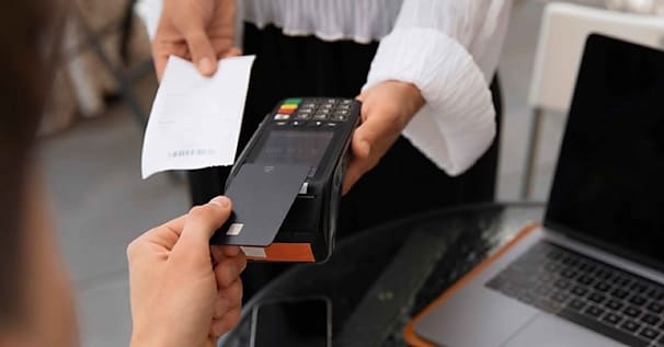 Les Français se familiarisent avec le ticket dématérialisé
