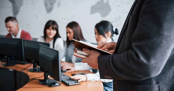 Les diplômés de grandes écoles, toujours attractifs pour les directions commerciales