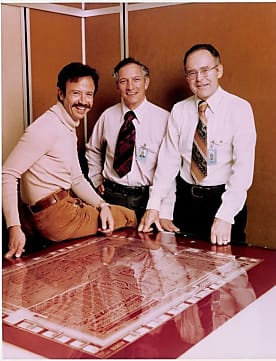 De gauche à droite : Andrew Grove, Robert Noyce et Gordon Moore, les trois fondateurs d'Intel.