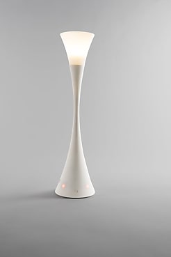 La lampe Lora d'Orange, un relais résidentiel pour le réseau bas débit dédié à l'Internet des objets.