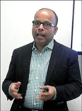 Bipul Sinha, Rubrik