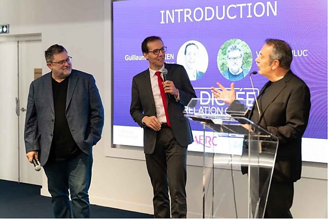 De gauche à droite : Vincent Duluc (journaliste sportif), Guillaume Terrien (champion de France d'orthographe) et Thierry Spencer (Sens du Client).