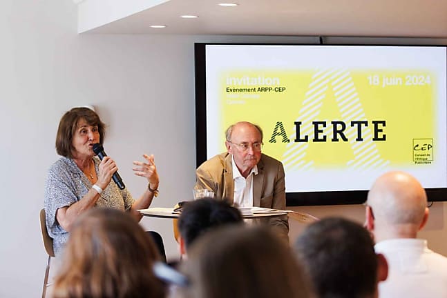 Christine Albanel (à gauche) et Dominique Wolton (à droite), mardi 18 juin, lors d'une conférence organisée à l'occasion des Cannes Lions 2024