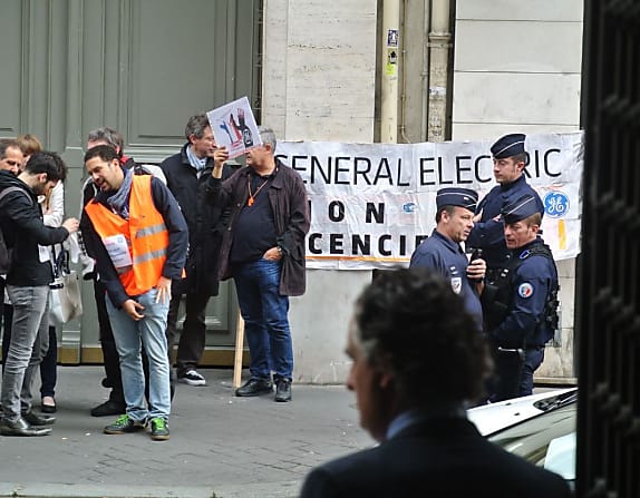 La délégation de GE a été accueilli par un cortège syndical.