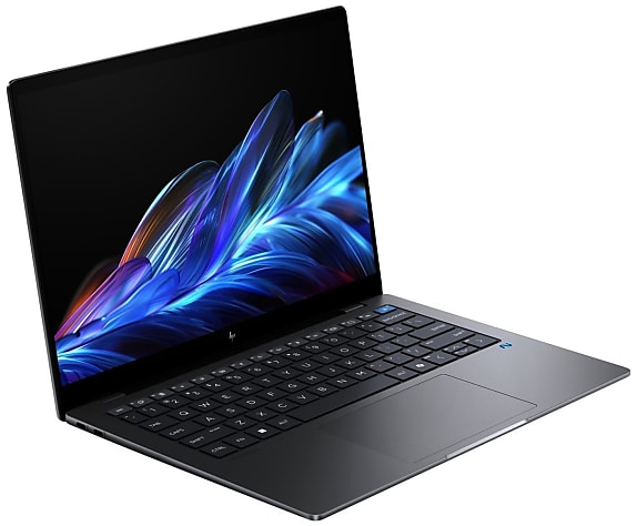 L’OmniBook X AI PC (14 pouces) est le premier PC Copilot+ dans la gamme grand public. Le ticket d’entrée est à 1299 € TTC pour une config en Snapdragon Elite X1E-78-100 avec 16 Go de RAM et 512 Go de disque. Poids : 1,34 kg. Autonomie annoncée : 26