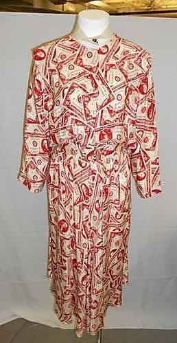 Sandra Lerner portait cette robe « billets de banque » le jour de l'IPO (image extraite de la collection du Center for Cisco Heritage, fruit d'un partenariat avec le Computer History Museum de San Jose).