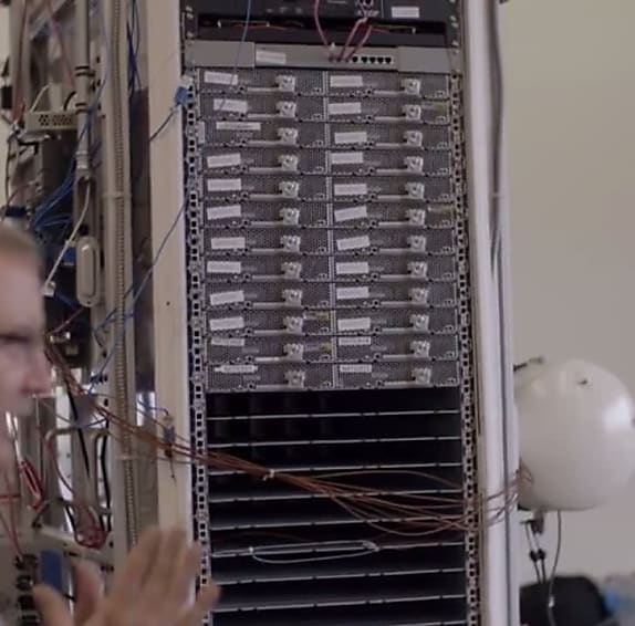 Le rack qui a été placé dans la capsule Leona Philpot