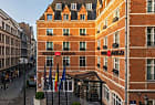 L'Hôtel Amigo : l'expérience client par l'immersion culturelle