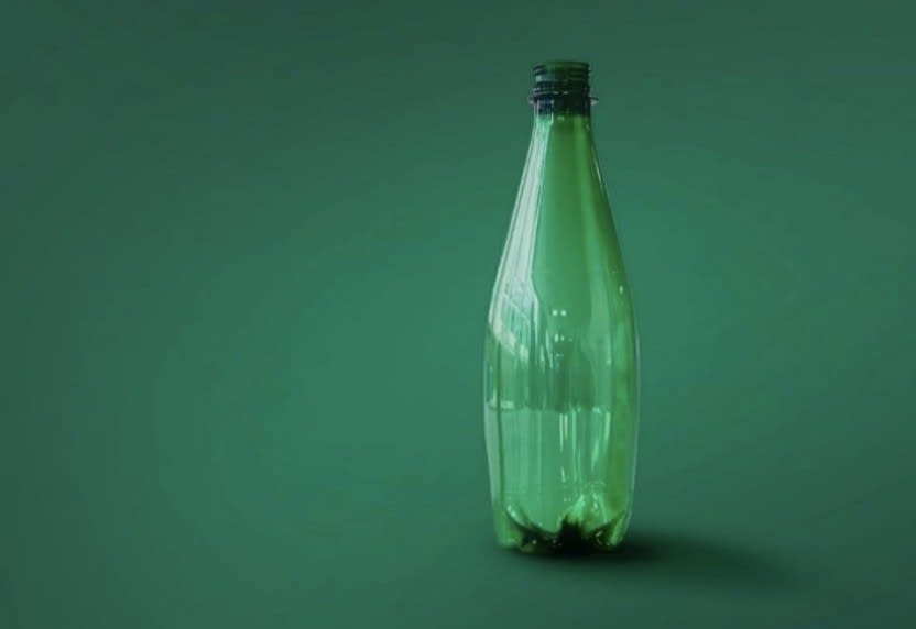 Perrier présente sa bouteille recyclée grâce à des enzymes - Entreprises 