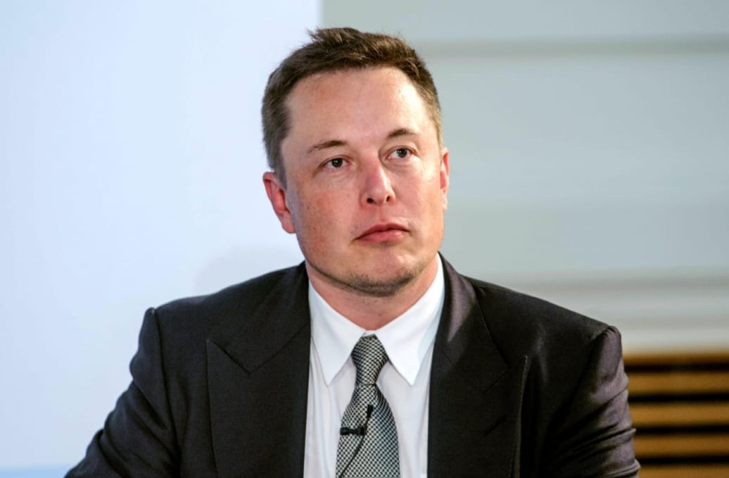 Elon Musk promet des moteurs à aimants permanents sans terres