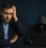 L'IA arment les fraudeurs. Les entreprises dorment !