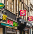 Comment le franchiseur doit-il aider ses franchisés ?