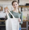 Tote bags et stylos : les indispensables pour promouvoir votre marque efficacement