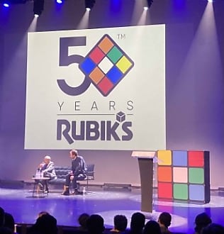 Le Rubik's Cube a 50 ans... et toutes ses dents !