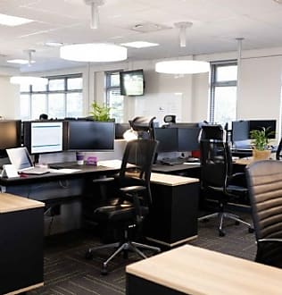 Bureaux vides, bilans sauvés : le pari gagnant du travail hybride !