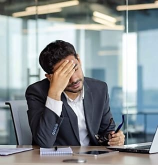 Salariés au travail : moins de stress, mais toujours pas heureux !