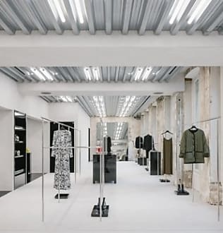 The Kooples digitalise l'expérience client en boutique et épure sa boutique