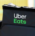Uber Eats poursuit ses engagements environnementaux de 2020 en élargissant ses objectifs aux modes de livraison