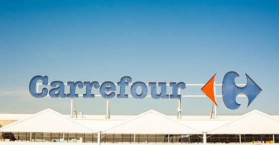 Carrefour sollicité par le distributeur canadien Couche-Tard pour un 'rapprochement'