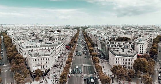 [Tribune] 'Comment les Champs-Élysées mettent la tradition au service de l'innovation ?'