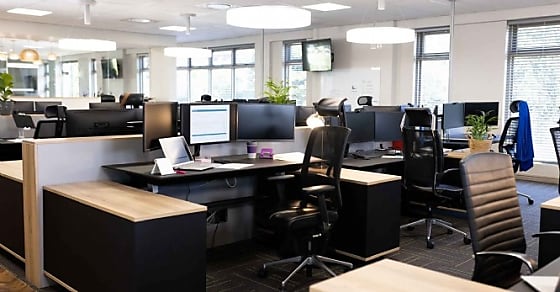 Bureaux vides, bilans sauvés : le pari gagnant du travail hybride !