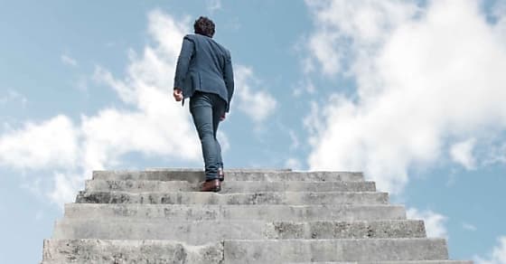 Carrière : le 'career cushioning', nouvelle stratégie face à un marché de l'emploi moins porteur ?