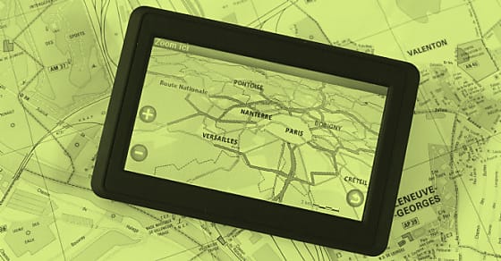 Systeme GPS sur une carte papier pour localiser un point